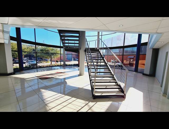 1,485M² WAREHOUSE FOR SALE IN NORTH RIDING